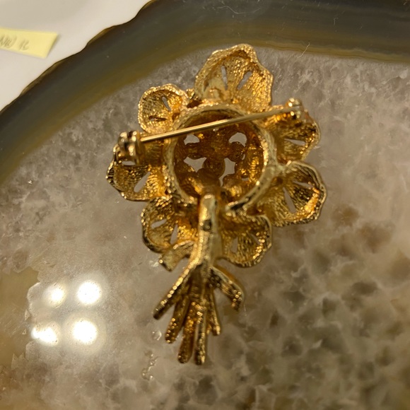 Vintage golden floral w Pearl brooch vintage - Picture 2 of 8